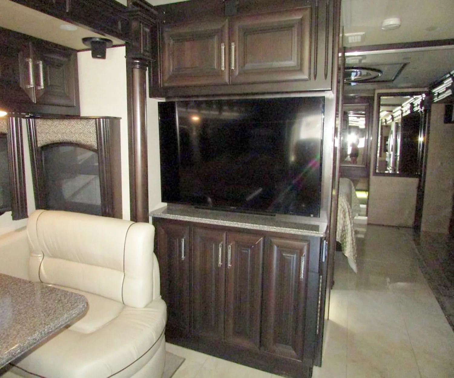 Photo 22 - 2015 Fleetwood Class A Motorhome rental photo 24