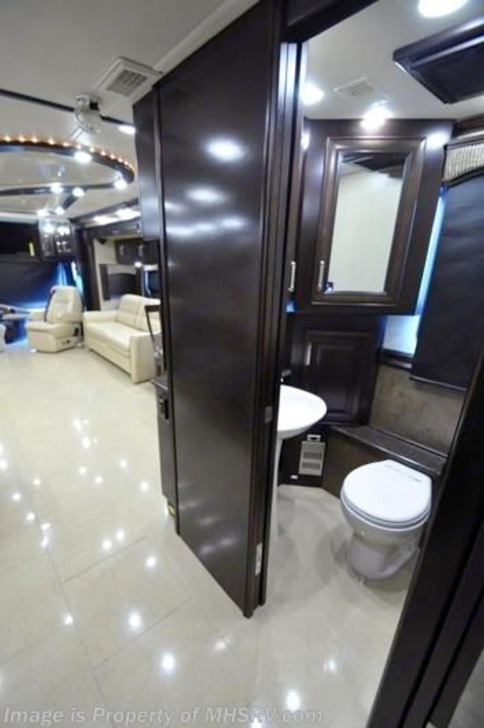 Photo 23 - 2015 Fleetwood Class A Motorhome rental photo 25
