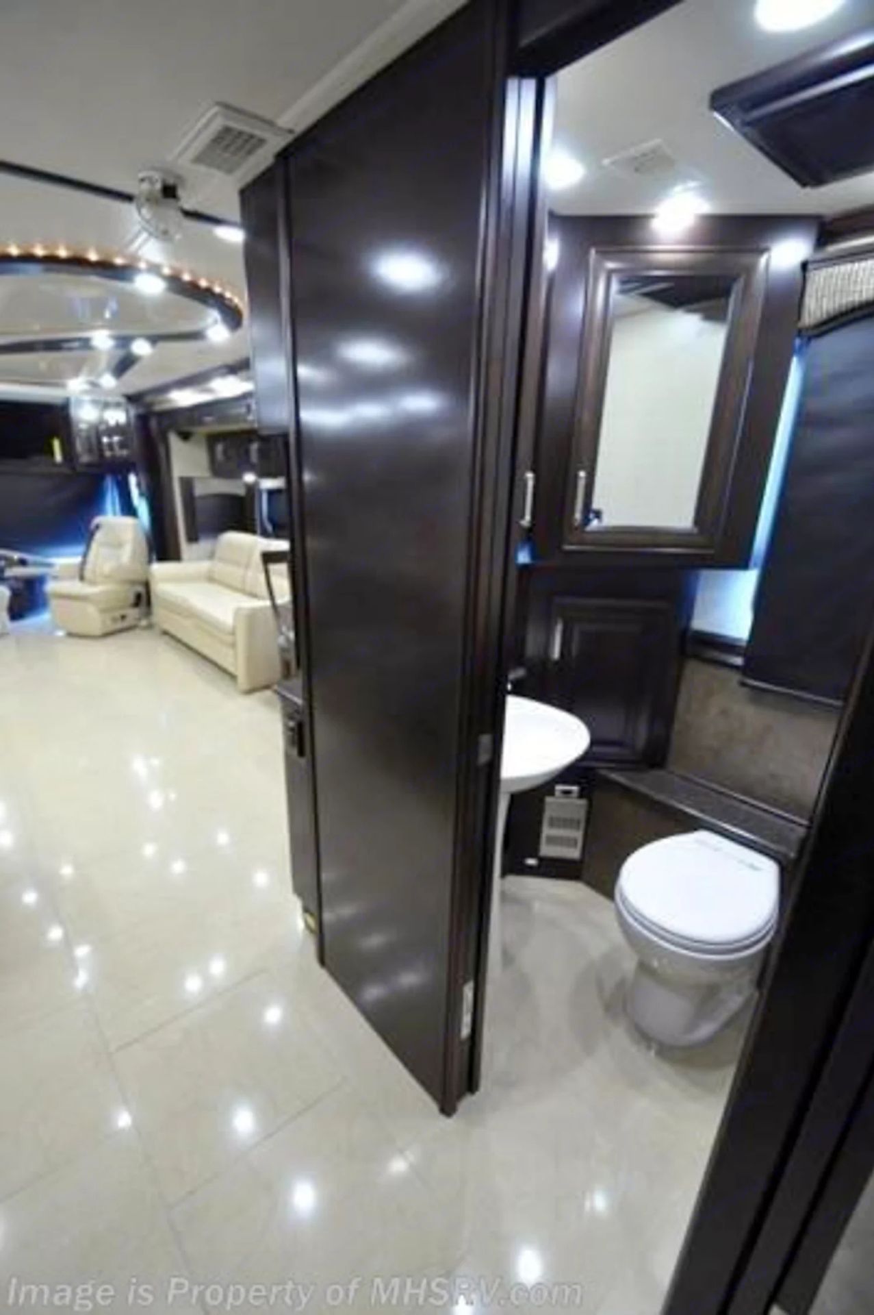 Photo 23 - 2015 Fleetwood Class A Motorhome rental photo 25