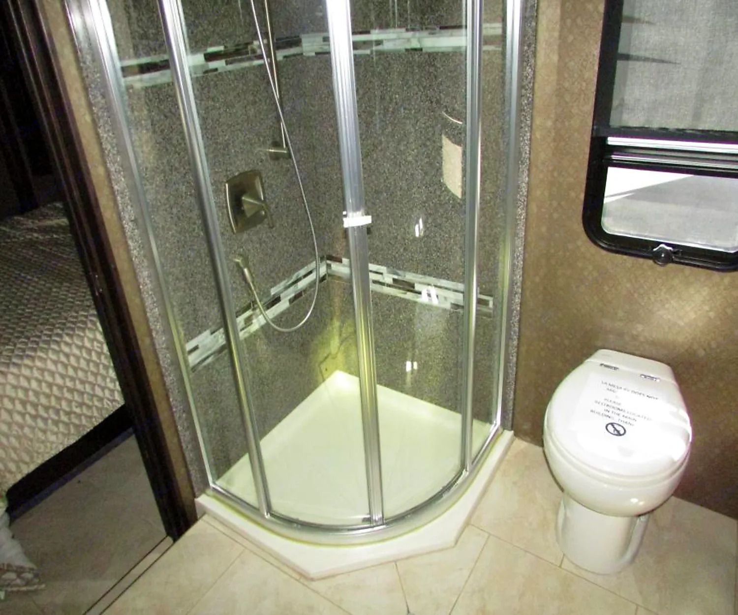 Photo 26 - 2015 Fleetwood Class A Motorhome rental photo 28