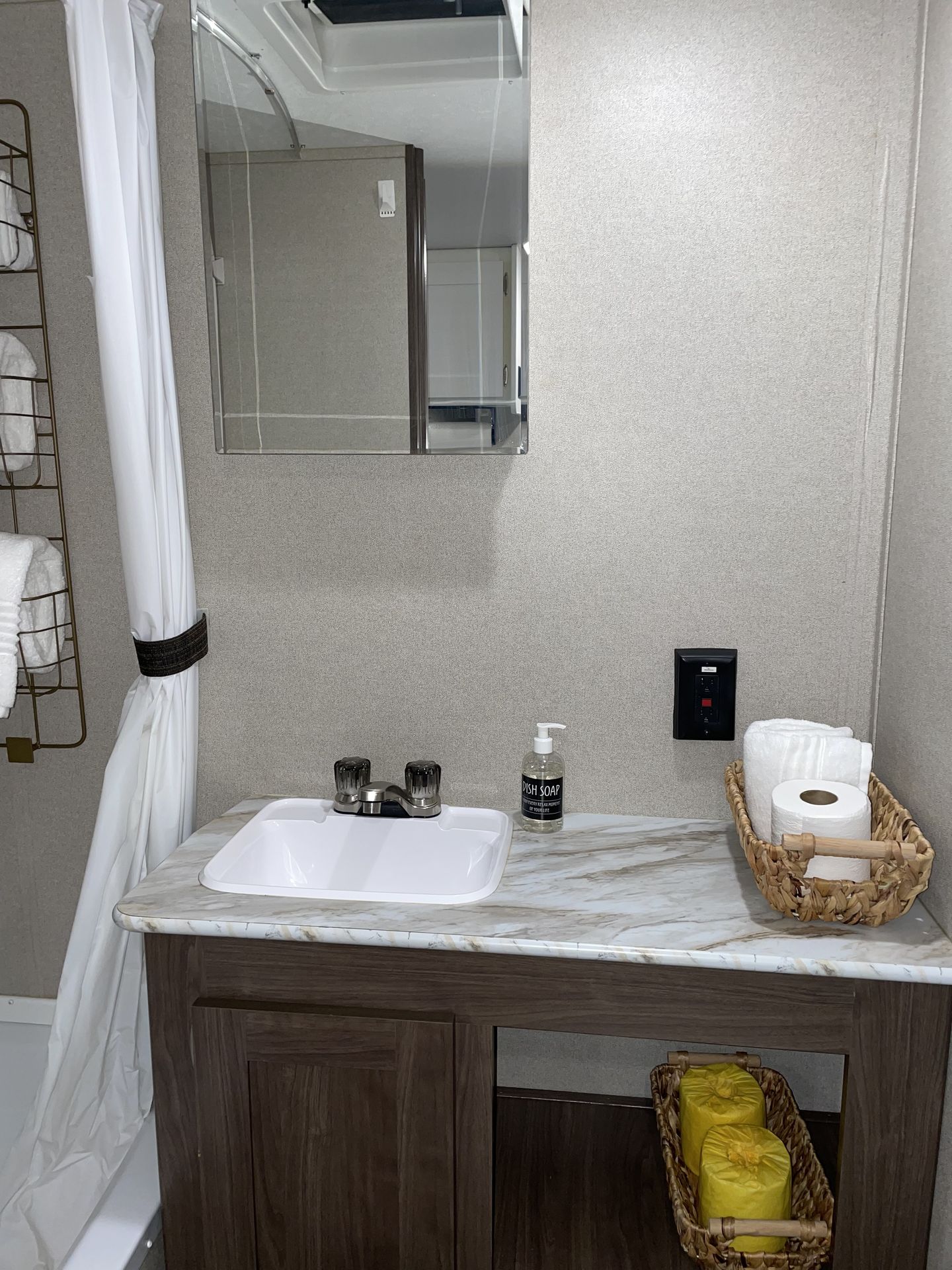 Photo 11 - 2019 Keystone Travel Trailer rental photo 14
