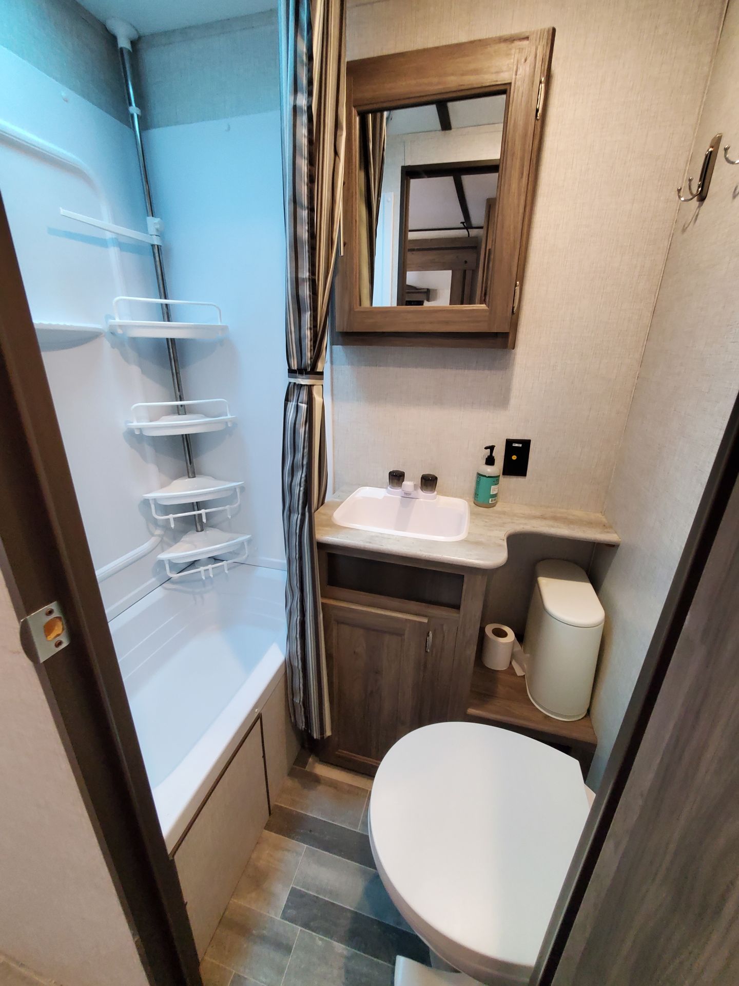 Photo 4 - 2022 Crossroads Travel Trailer rental photo 6