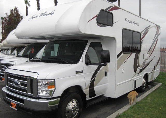 Photo 1 - 2020 Thor Class C Motorhome rental photo 3