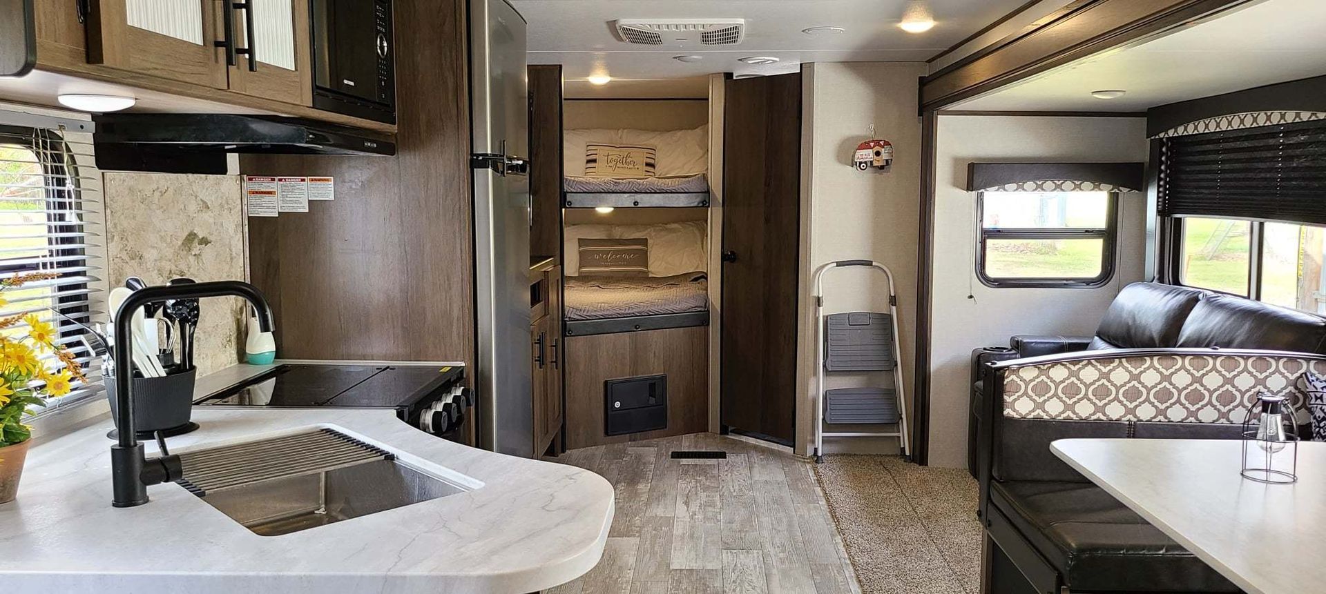 Photo 2 - 2021 Prime Time Travel Trailer rental photo 4