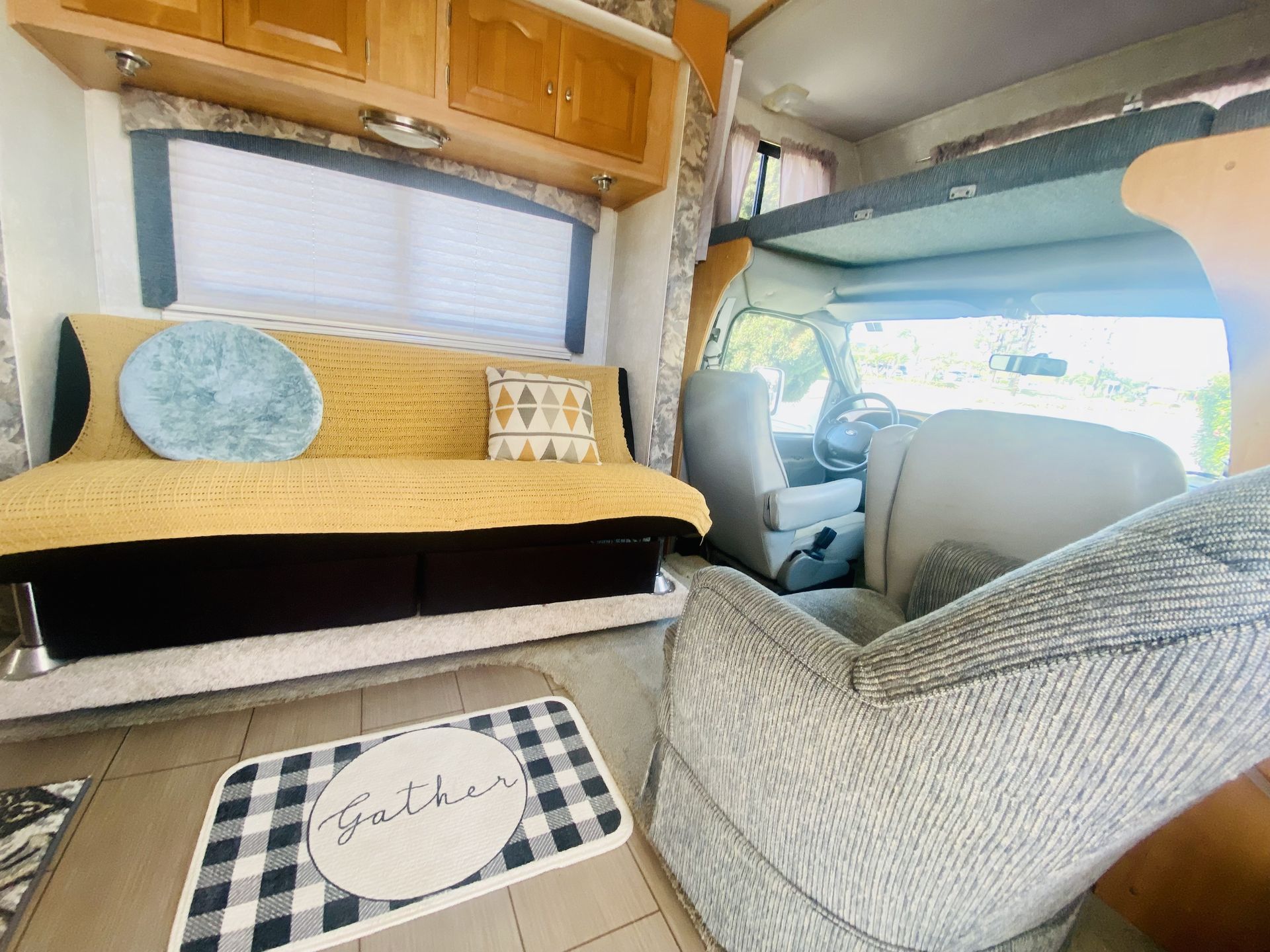 Photo 2 - 2006 Forester Class C Motorhome rental photo 19