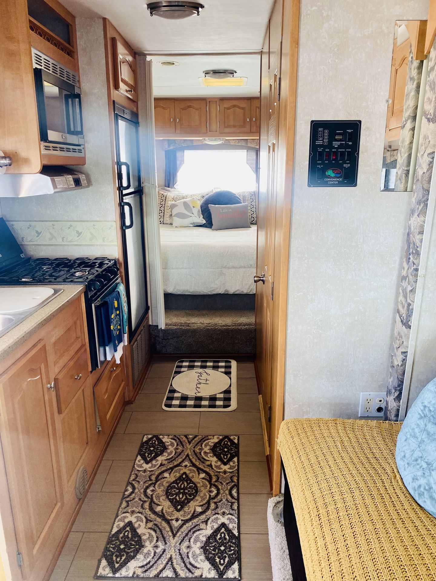 Photo 3 - 2006 Forester Class C Motorhome rental photo 26