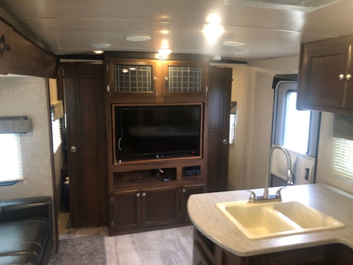Photo 4 - 2018 Heartland Travel Trailer rental photo 6