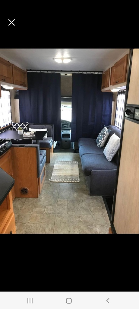 Photo 3 - 2009 Thor Motor Coach Class C Motorhome rental photo 5