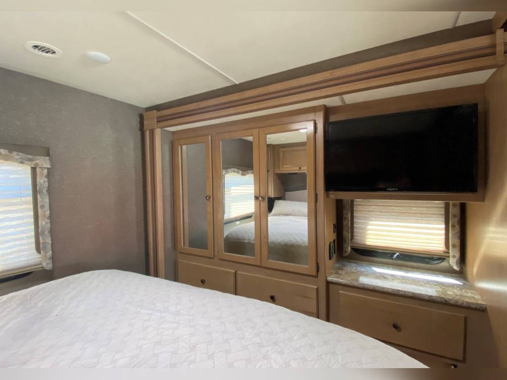 Photo 4 - 2021 Tiffin Motorhomes Class A Motorhome rental photo 18