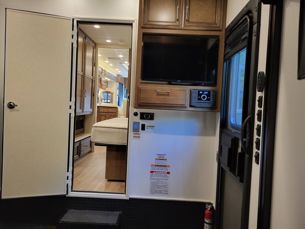 Photo 3 - 2020 Newmar Class A Motorhome rental photo 6