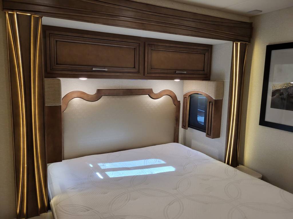 Photo 3 - 2020 Newmar Class A Motorhome rental photo 7