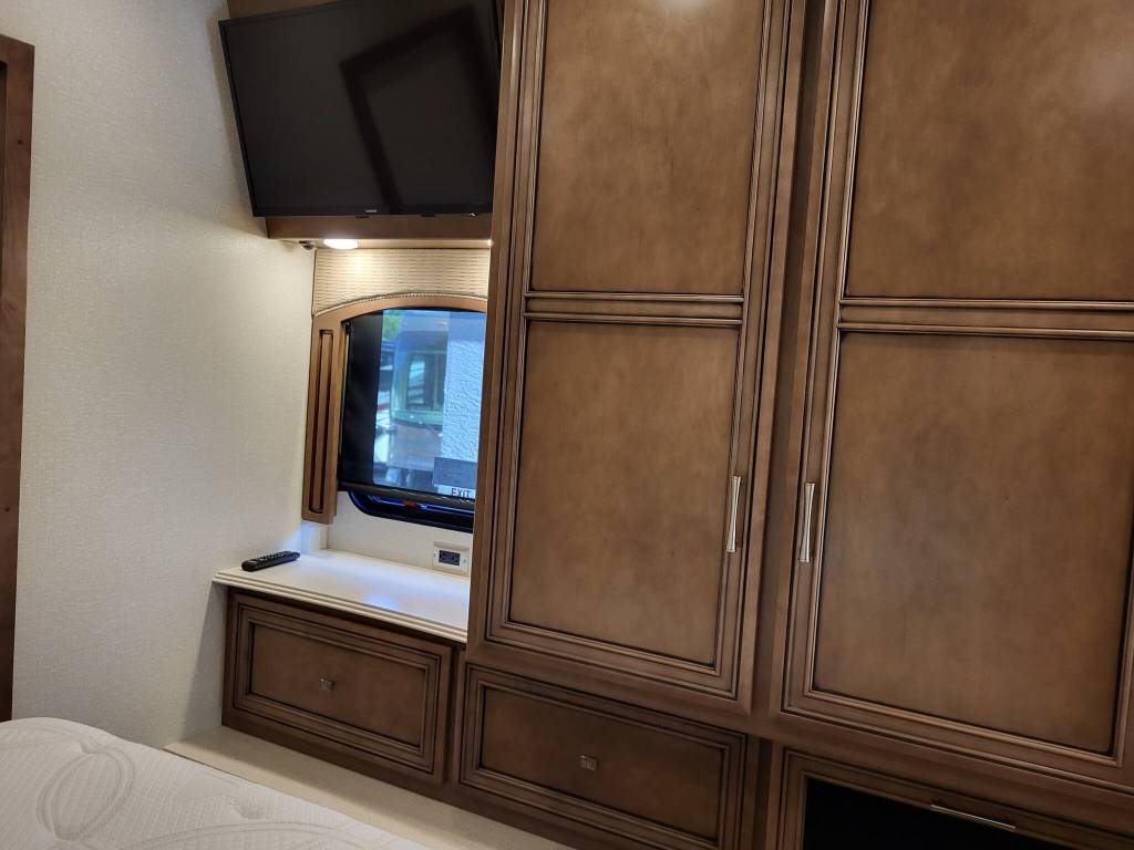 Photo 3 - 2020 Newmar Class A Motorhome rental photo 10