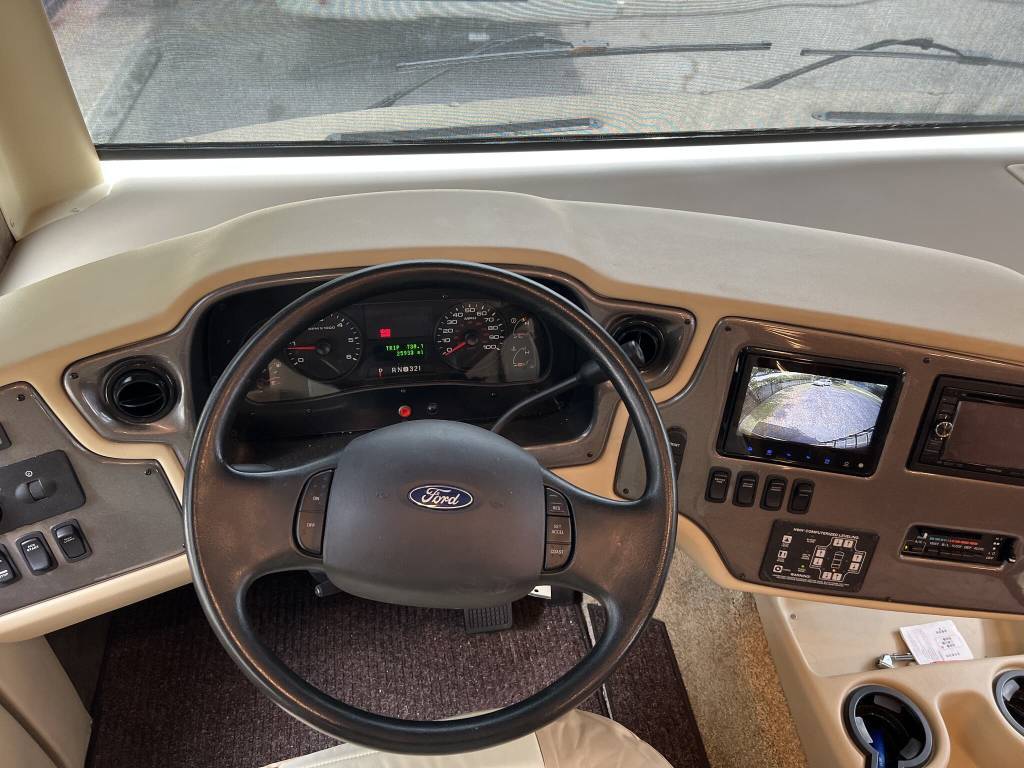 Photo 5 - 2015 Tiffin Class A Motorhome rental photo 16