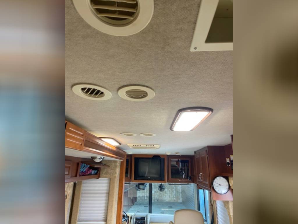 Photo 2 - 2008 Fleetwood Class A Motorhome rental photo 6