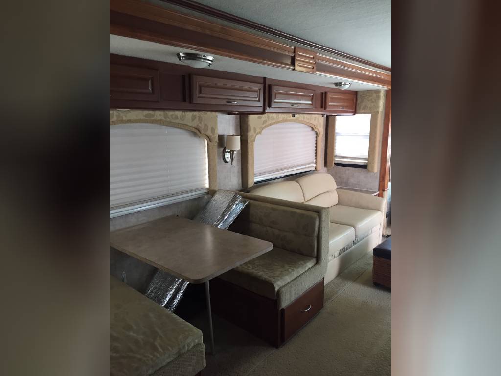 Photo 3 - 2008 Fleetwood Class A Motorhome rental photo 7