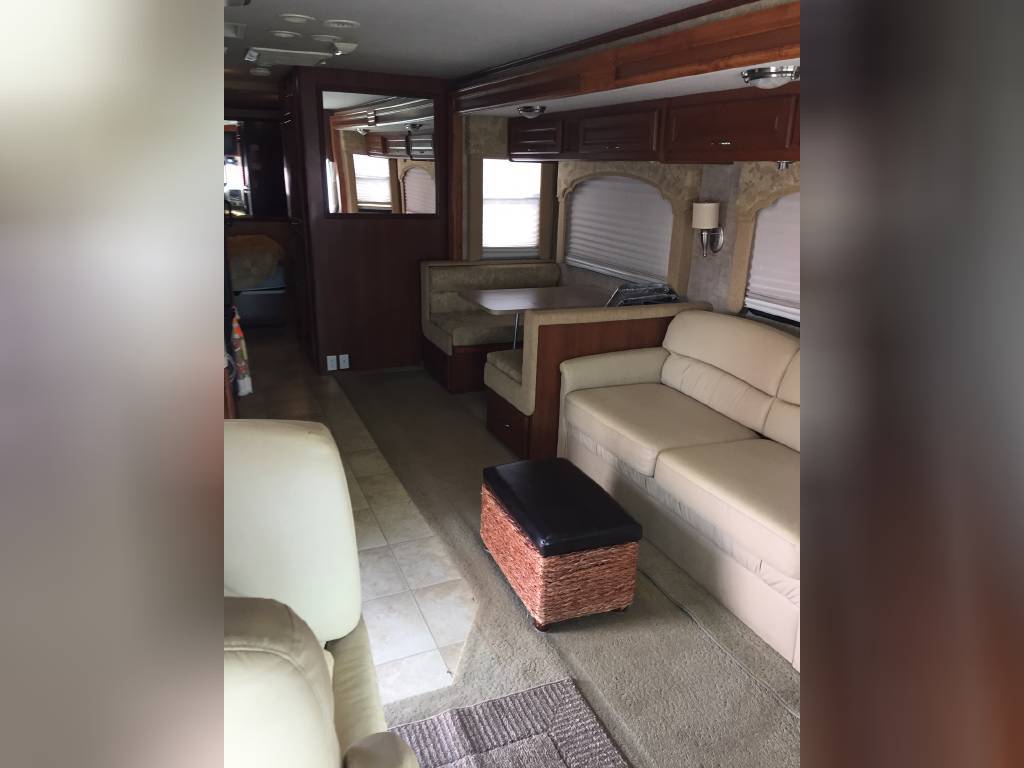 Photo 3 - 2008 Fleetwood Class A Motorhome rental photo 8
