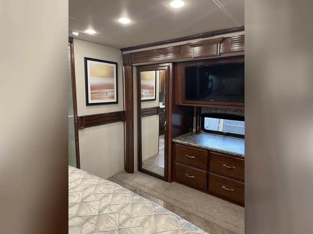 Photo 2 - 2018 Fleetwood Class A Motorhome rental photo 16