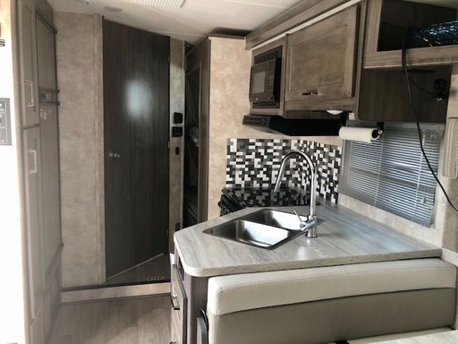 2017 Winnebago Minnie Winnie Class C Motorhome for rent in San Antonio, TX