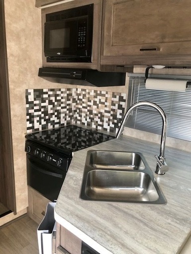 2017 Winnebago Minnie Winnie Class C Motorhome for rent in San Antonio, TX