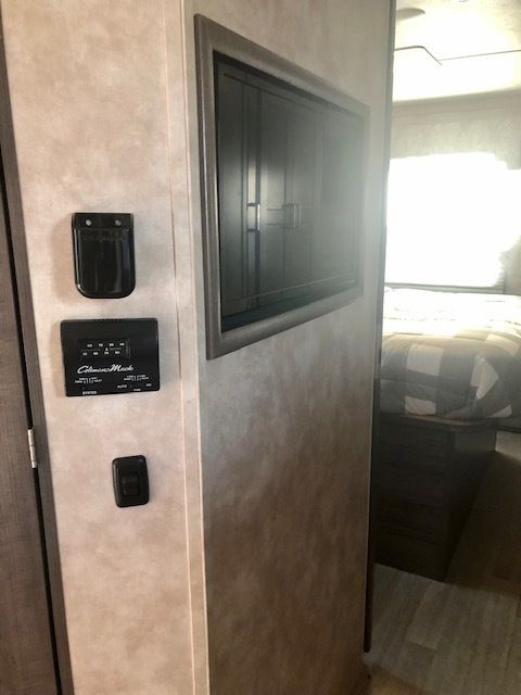 Photo 2 - 2017 Winnebago Class C Motorhome rental photo 10