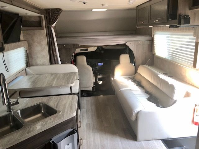 Photo 3 - 2017 Winnebago Class C Motorhome rental photo 11