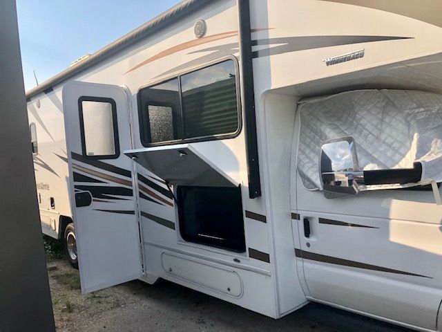 Photo 4 - 2017 Winnebago Class C Motorhome rental photo 21
