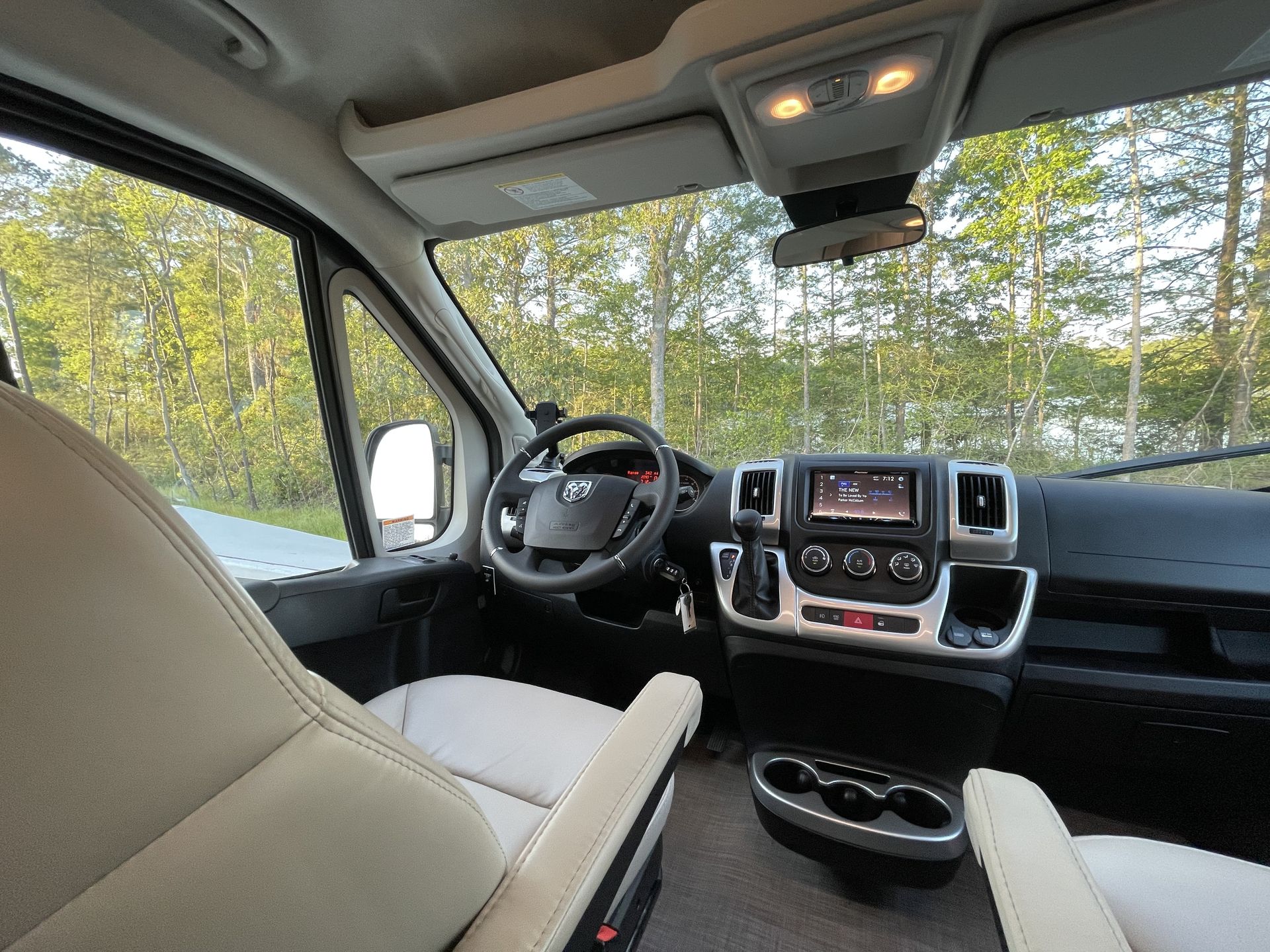 Photo 5 - 2022 Thor Class B Motorhome rental photo 7