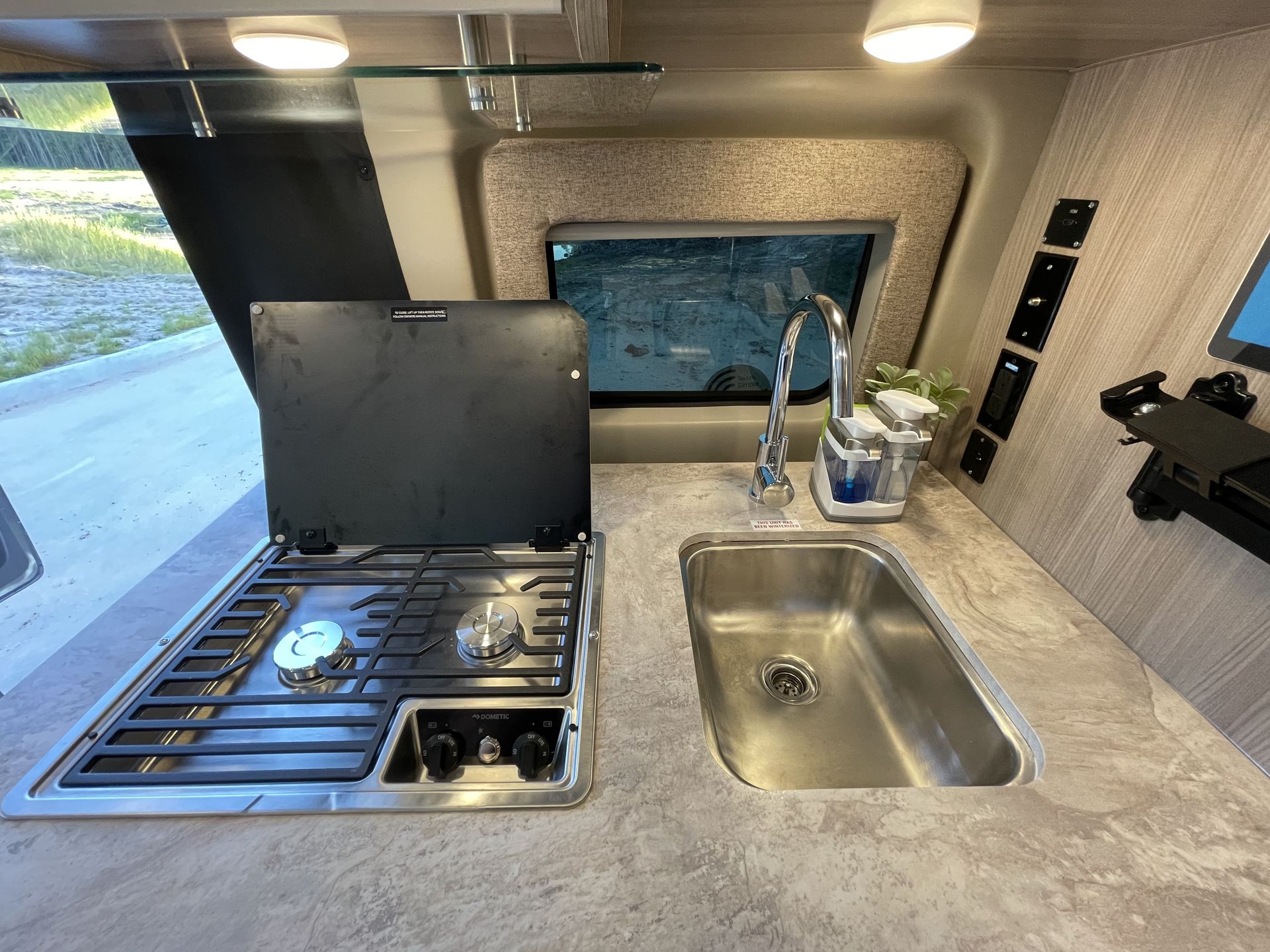 Photo 13 - 2022 Thor Class B Motorhome rental photo 15