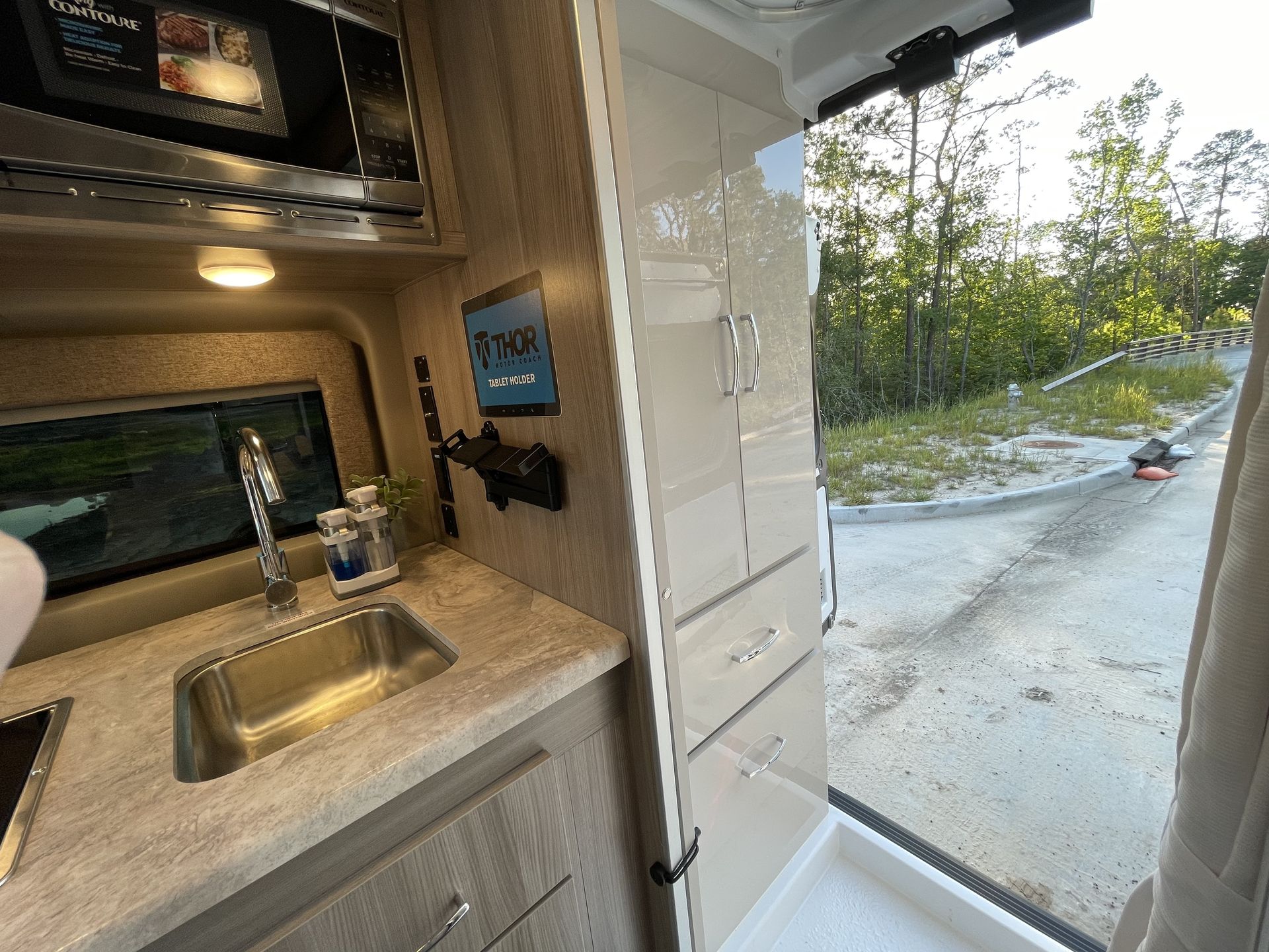 Photo 15 - 2022 Thor Class B Motorhome rental photo 17