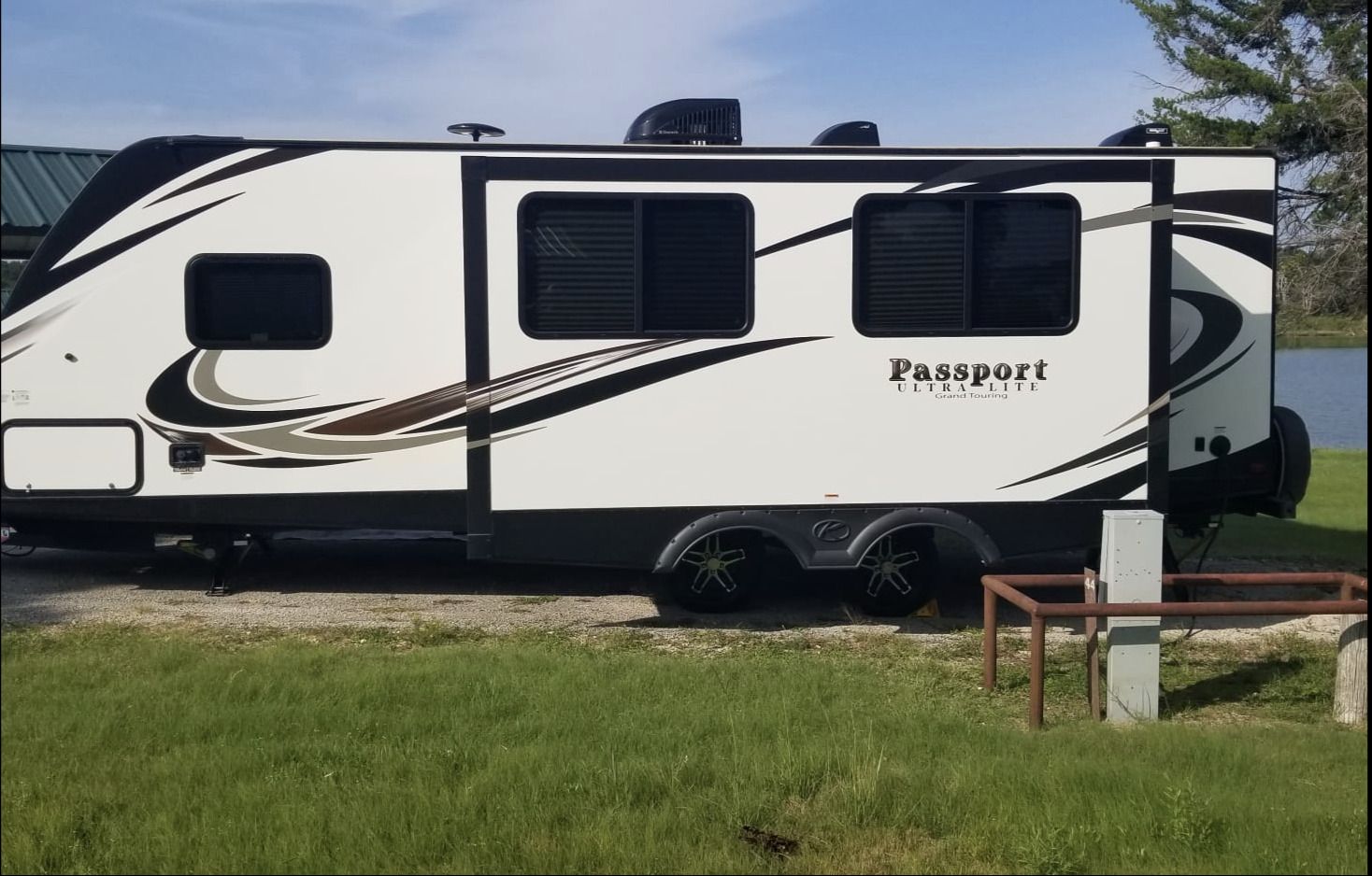 Photo 14 - 2017 Passport Ultra Lite Travel Trailer rental photo 16