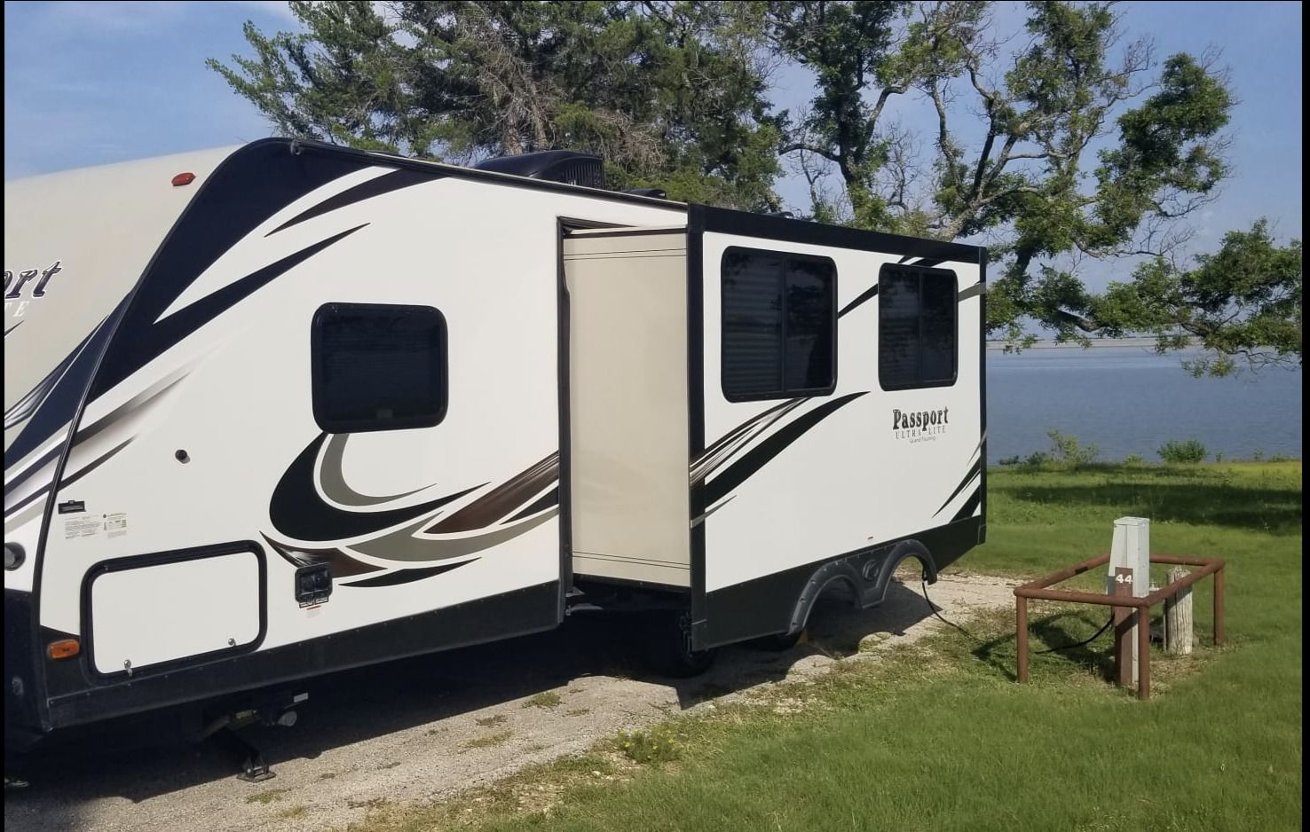 Photo 16 - 2017 Passport Ultra Lite Travel Trailer rental photo 18