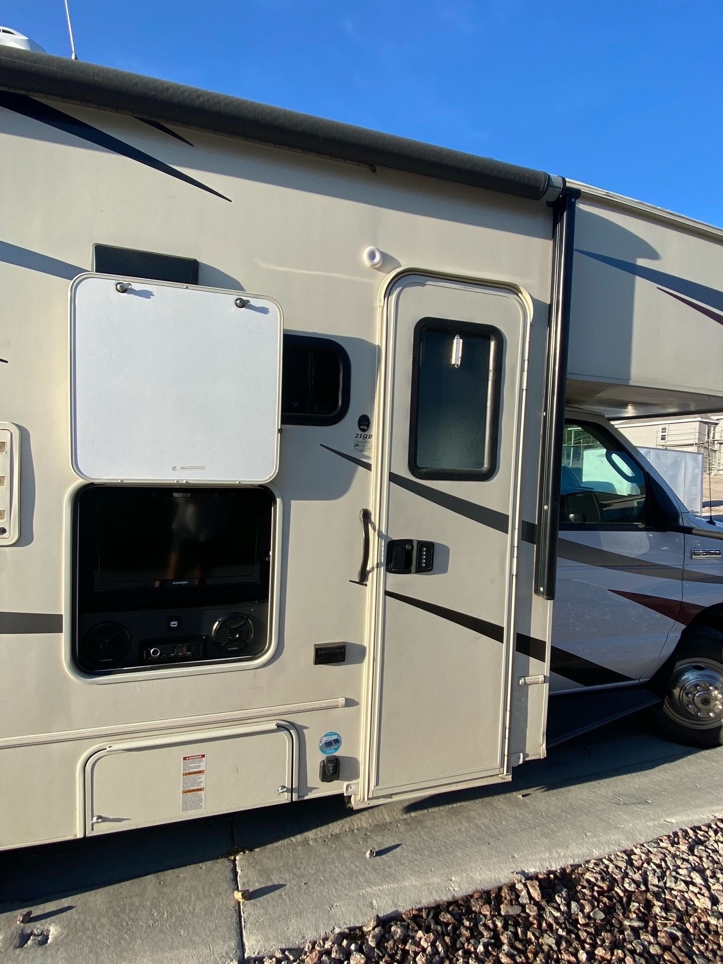 Photo 1 - 2019 Coachmen Class C Motorhome rental photo 4