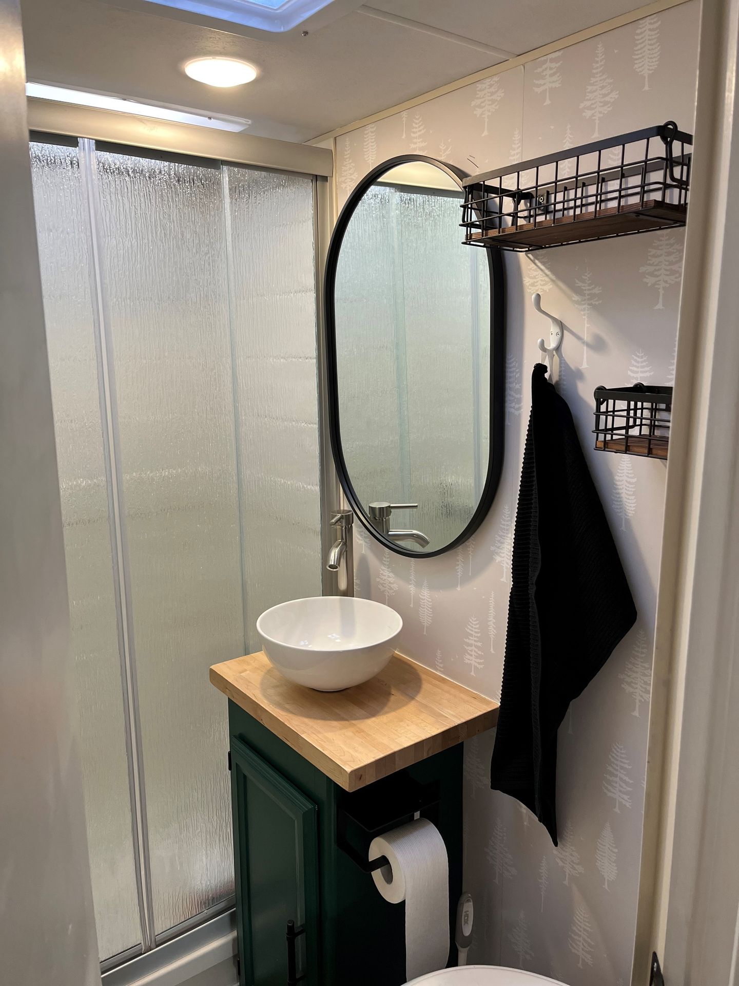 Photo 2 - 2019 Coachmen Class C Motorhome rental photo 8