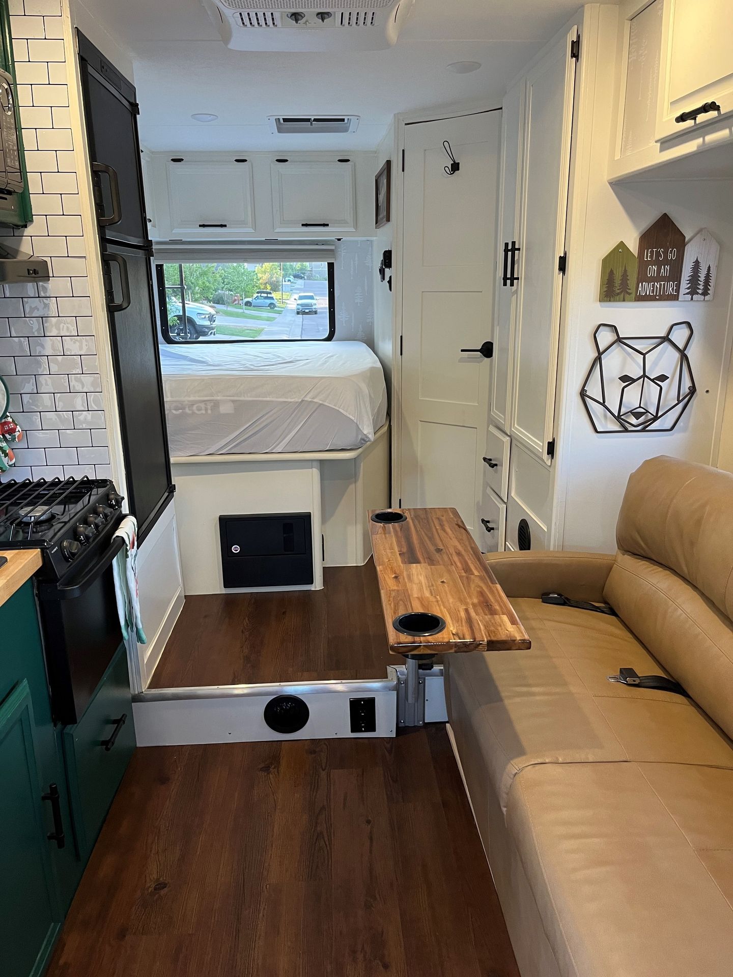 Photo 3 - 2019 Coachmen Class C Motorhome rental photo 15