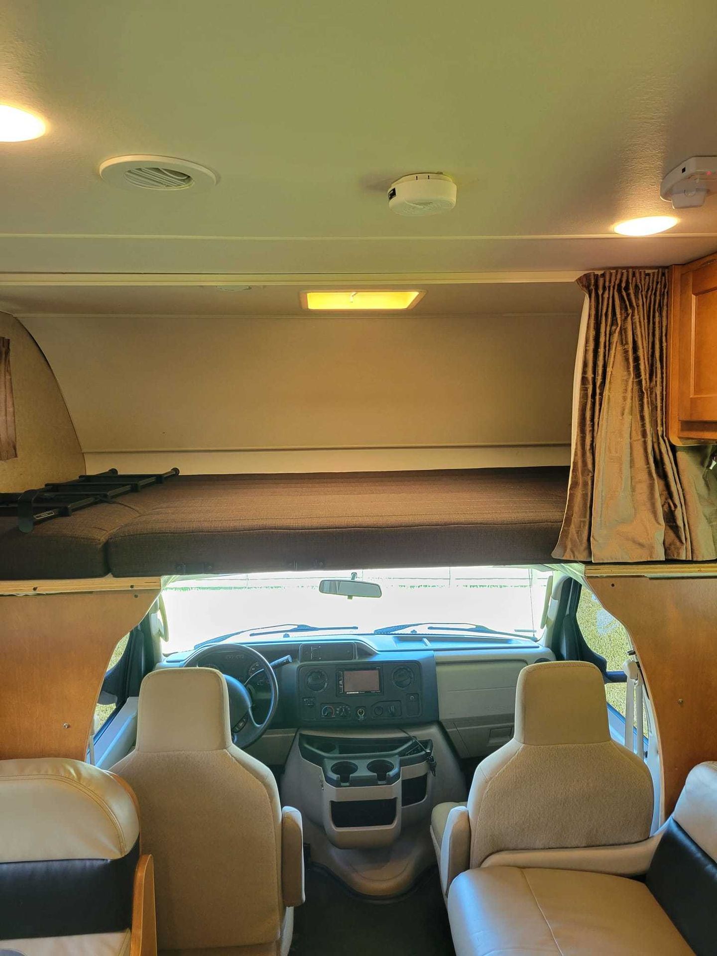 Photo 8 - 2019 Winnebago Class C Motorhome rental photo 10