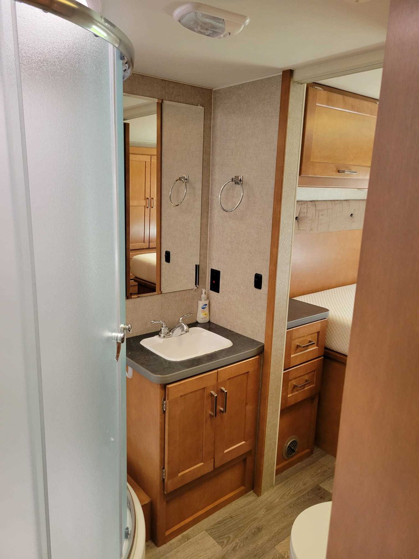 Photo 10 - 2019 Winnebago Class C Motorhome rental photo 12