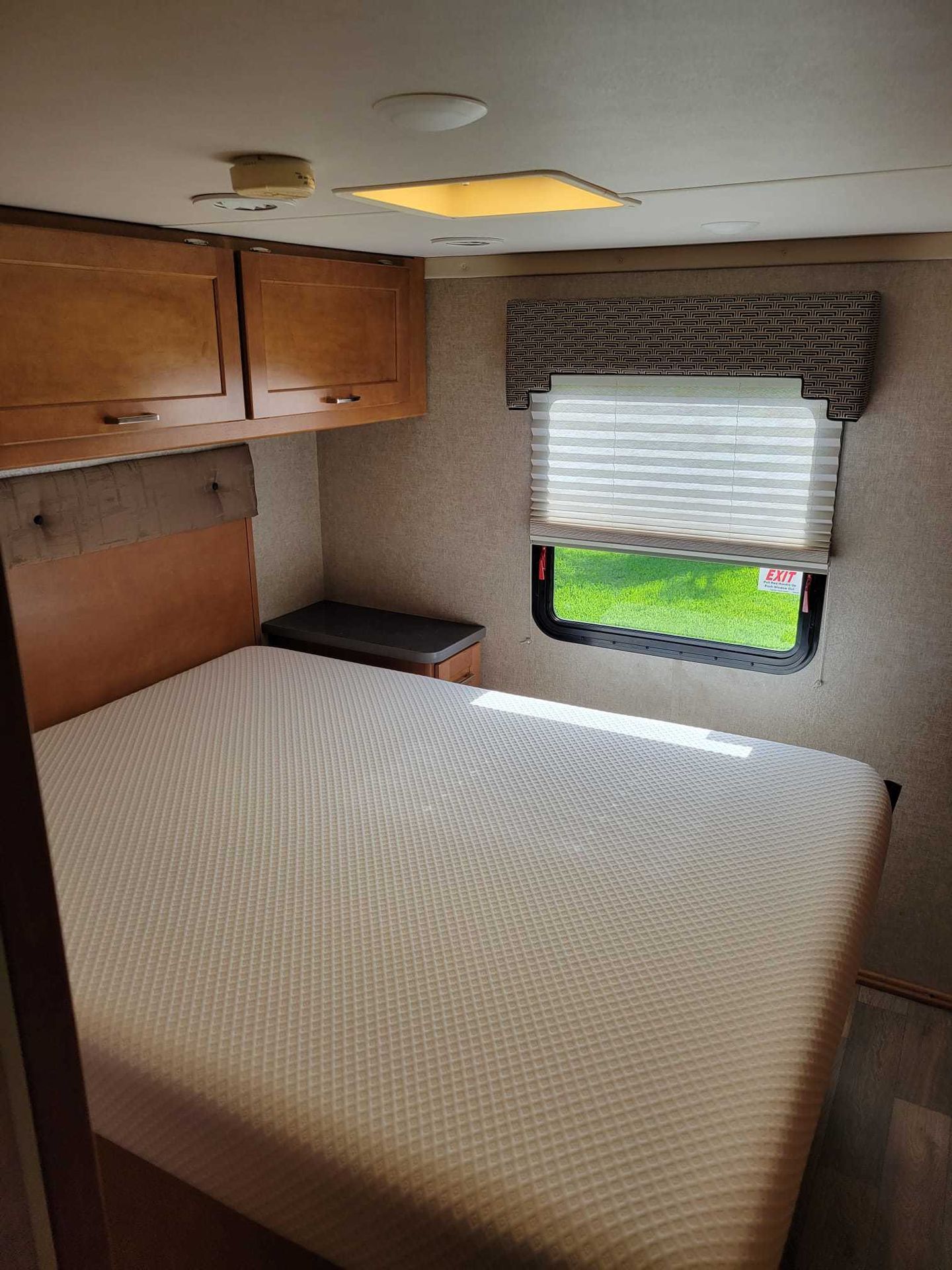 Photo 15 - 2019 Winnebago Class C Motorhome rental photo 17