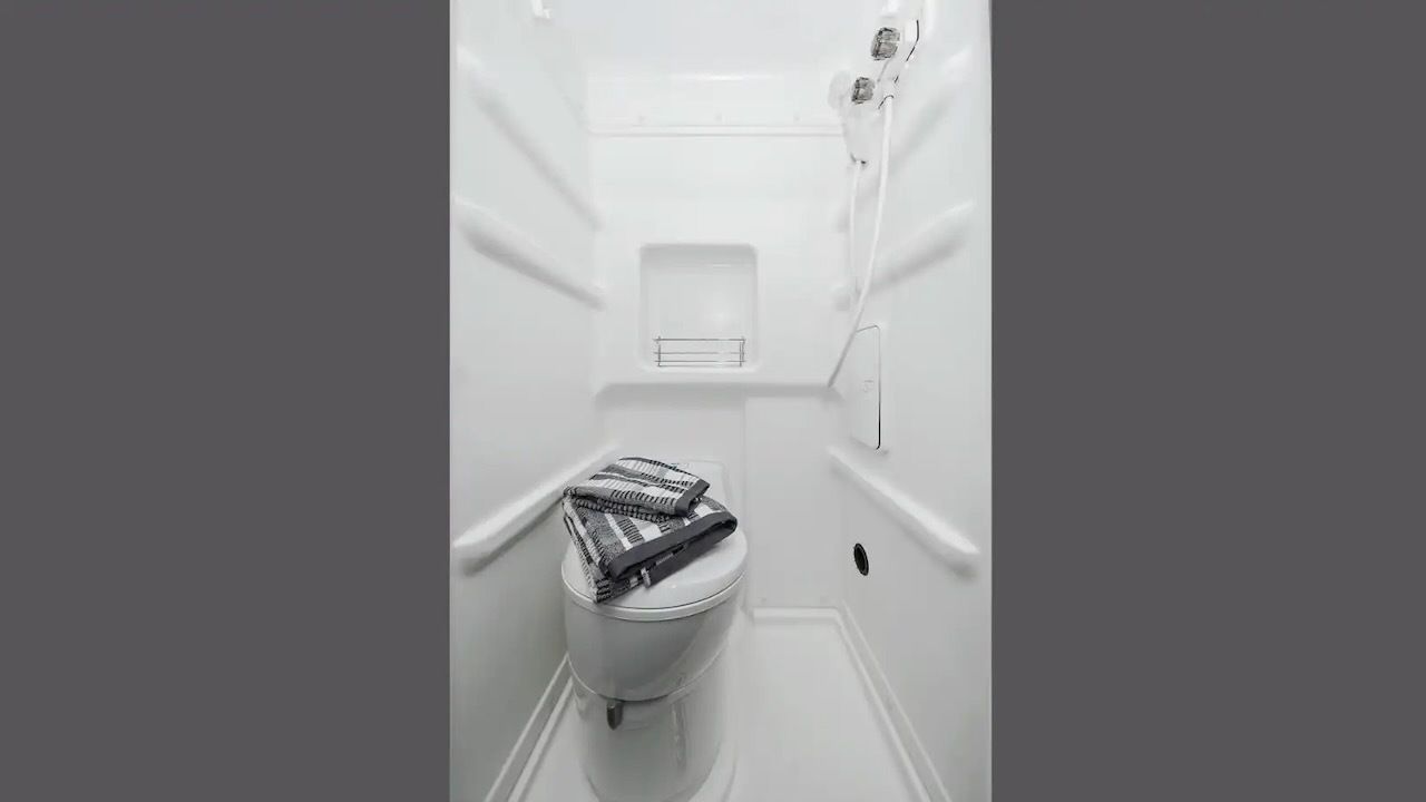 Photo 14 - 2022 Winnebago Class B Motorhome rental photo 16