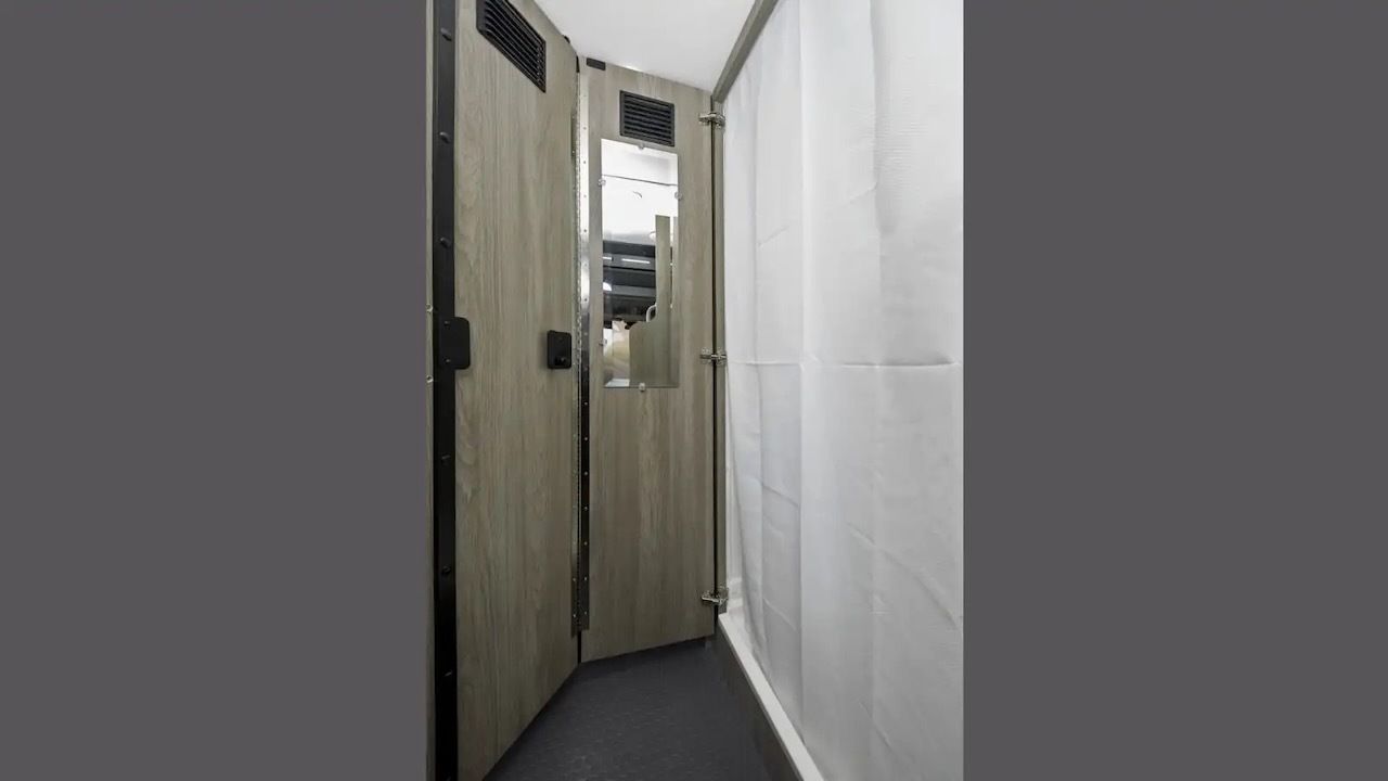 Photo 15 - 2022 Winnebago Class B Motorhome rental photo 17