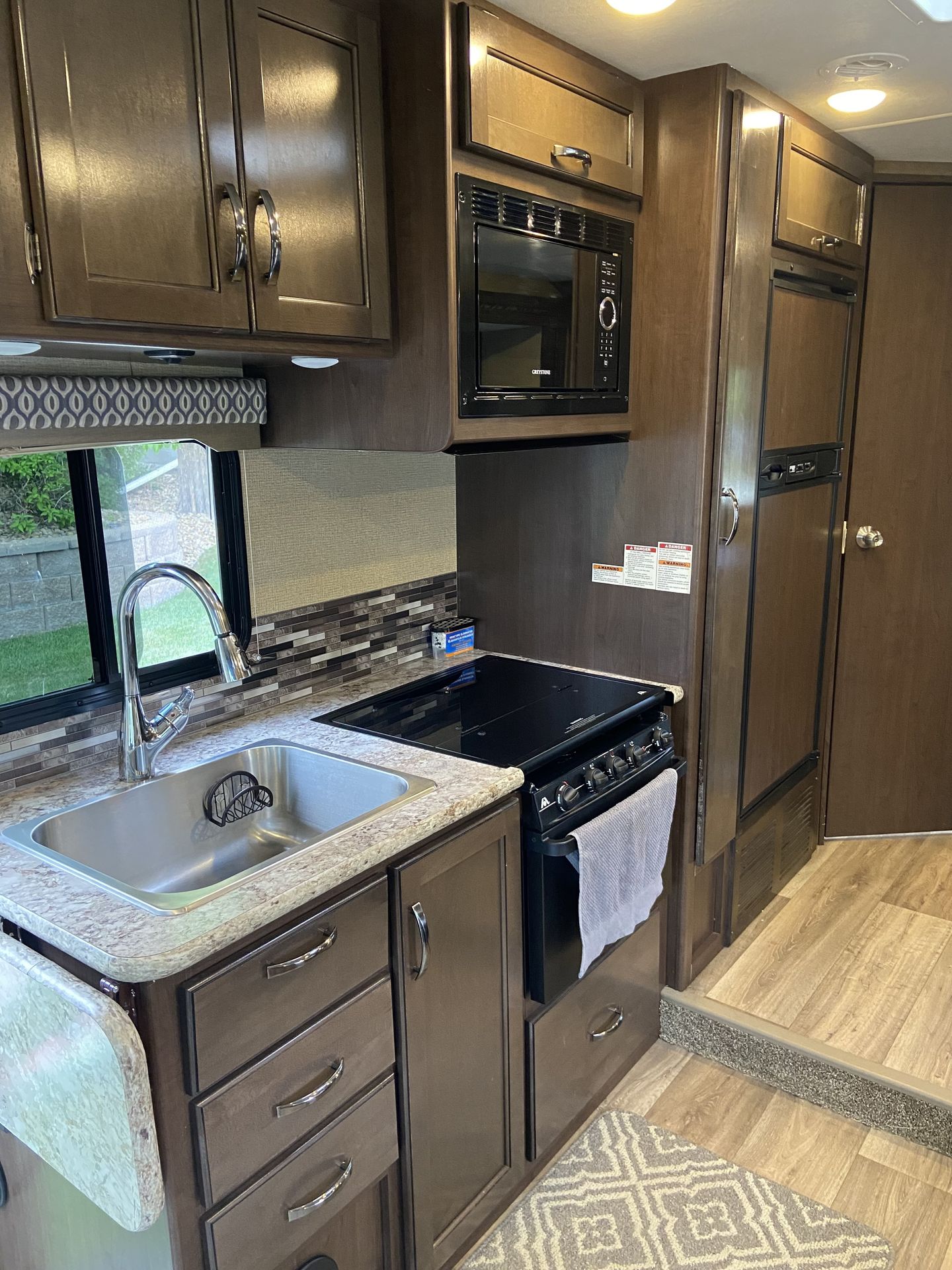 Photo 1 - 2018 Thor Class C Motorhome rental photo 3