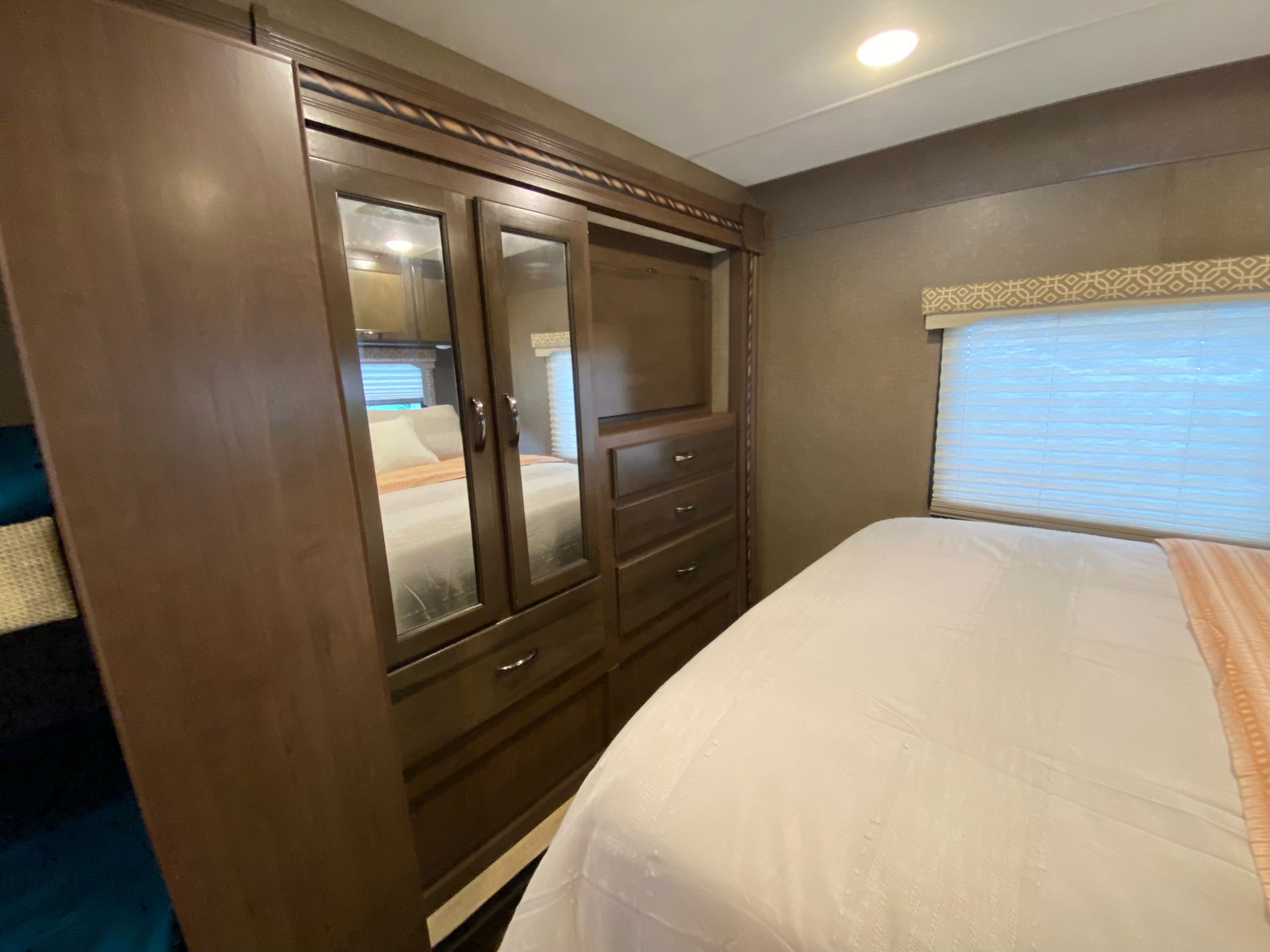Photo 2 - 2018 Thor Class C Motorhome rental photo 4