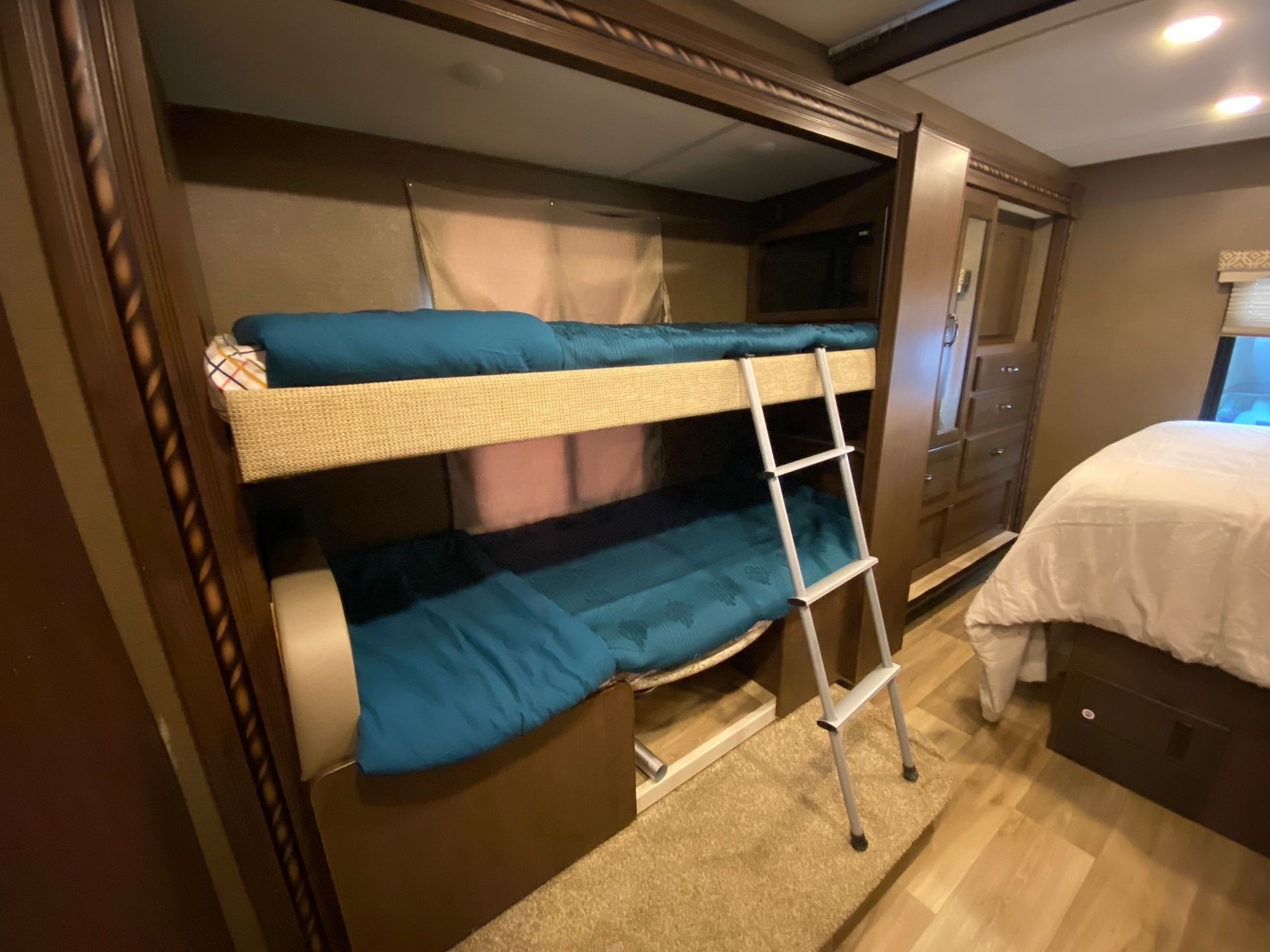 Photo 5 - 2018 Thor Class C Motorhome rental photo 7