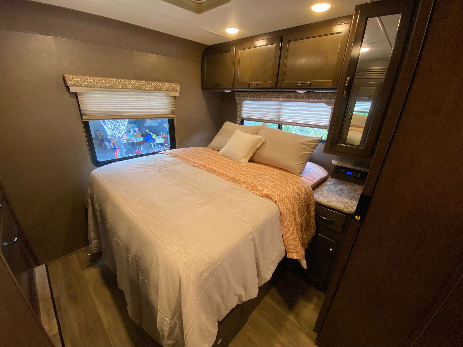 Photo 10 - 2018 Thor Class C Motorhome rental photo 12