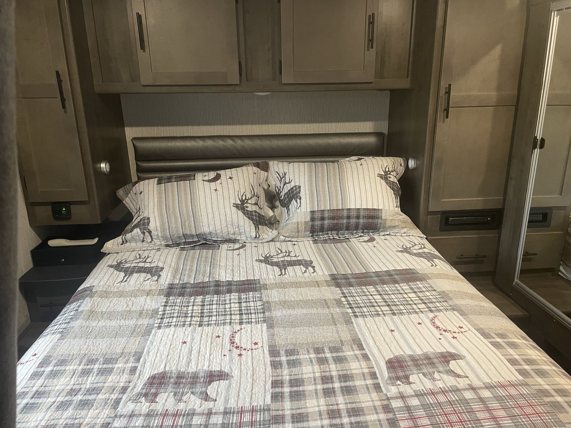 Photo 13 - 2022 Coachmen Class C Motorhome rental photo 15