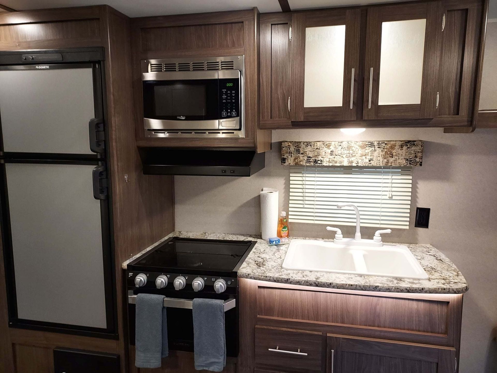 Photo 5 - 2019 Keystone Travel Trailer rental photo 7