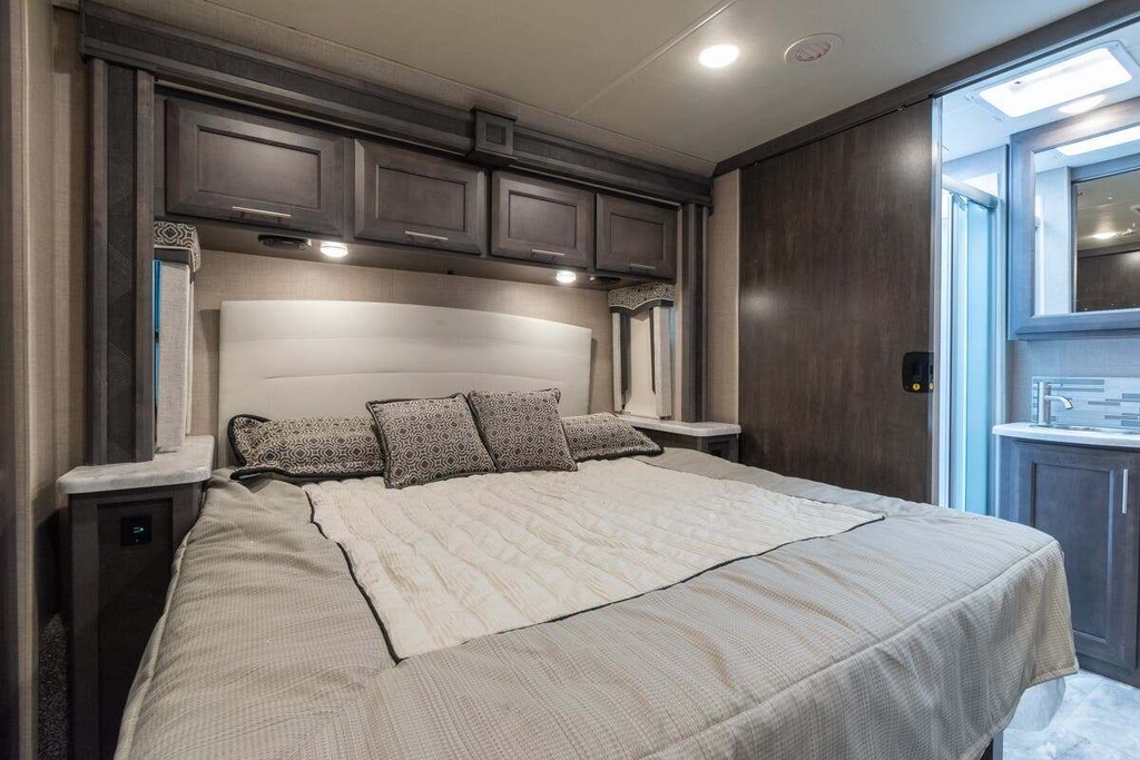 Photo 13 - 2023 Thor Motor Coach Class C Motorhome rental photo 15