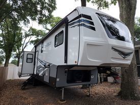 Photo 7 - 2022 Forest River Fifth Wheel rental photo 17