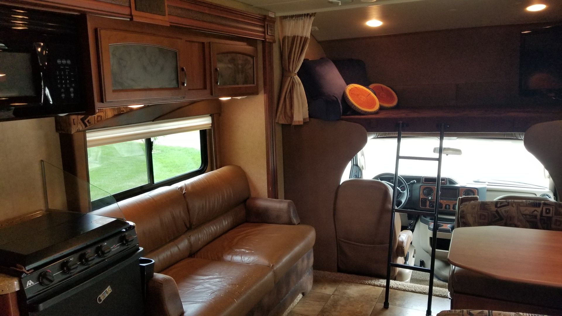 Photo 4 - 2013 Jayco Class C Motorhome rental photo 6