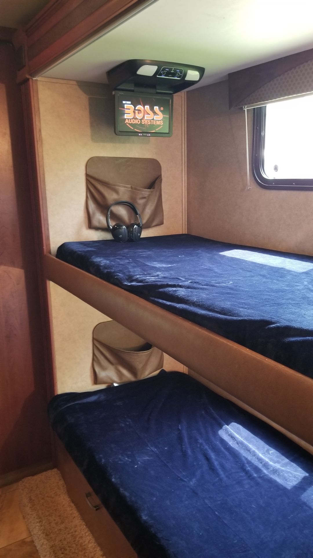 Photo 10 - 2013 Jayco Class C Motorhome rental photo 12