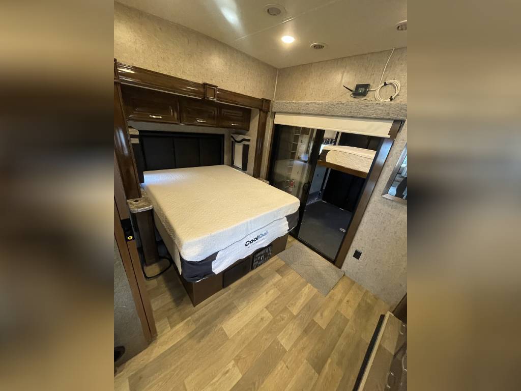 Photo 1 - 2019 Thor Motor Coach Class A Motorhome rental photo 4